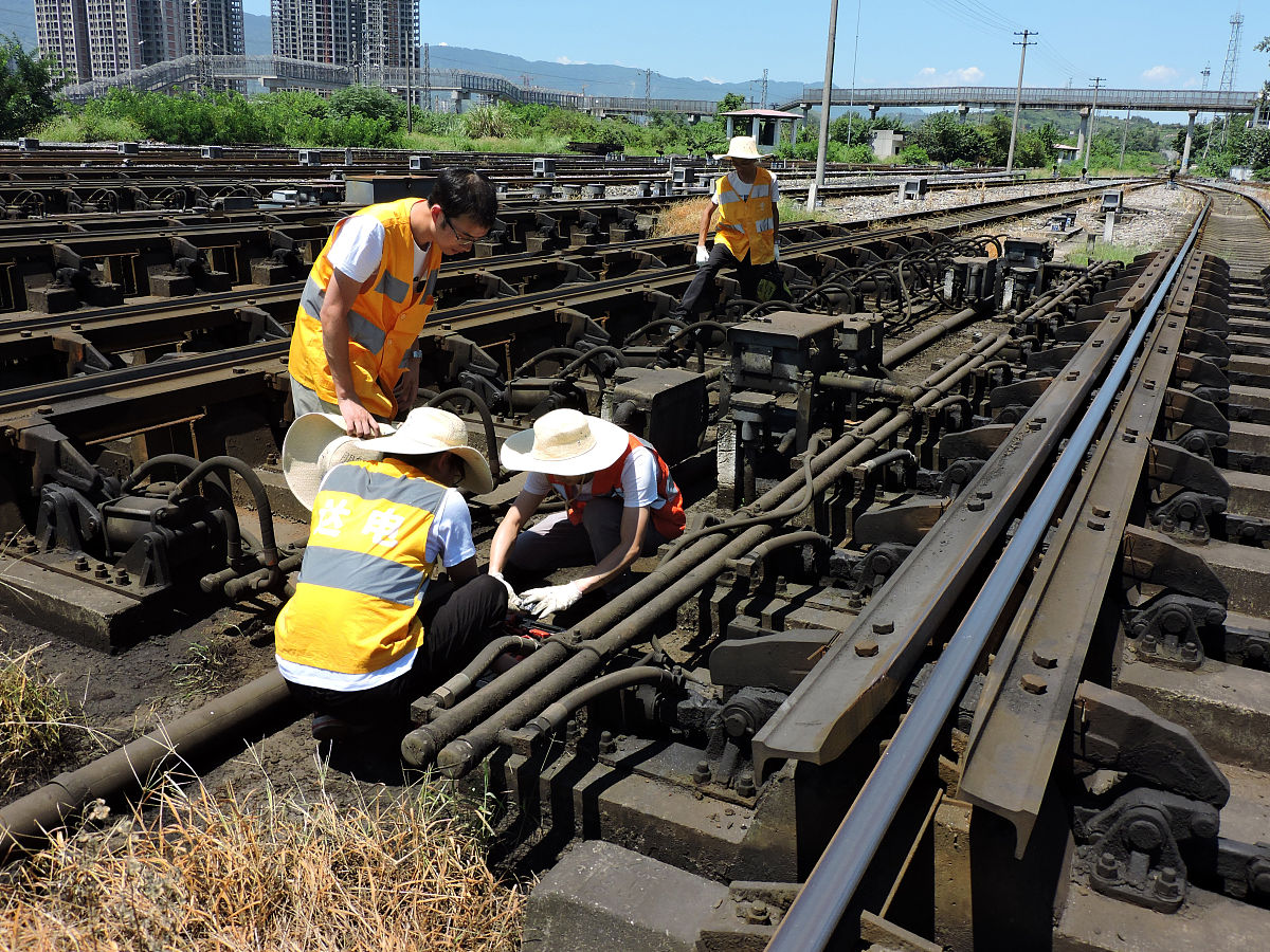 初中毕业如何才能去铁路部门工作