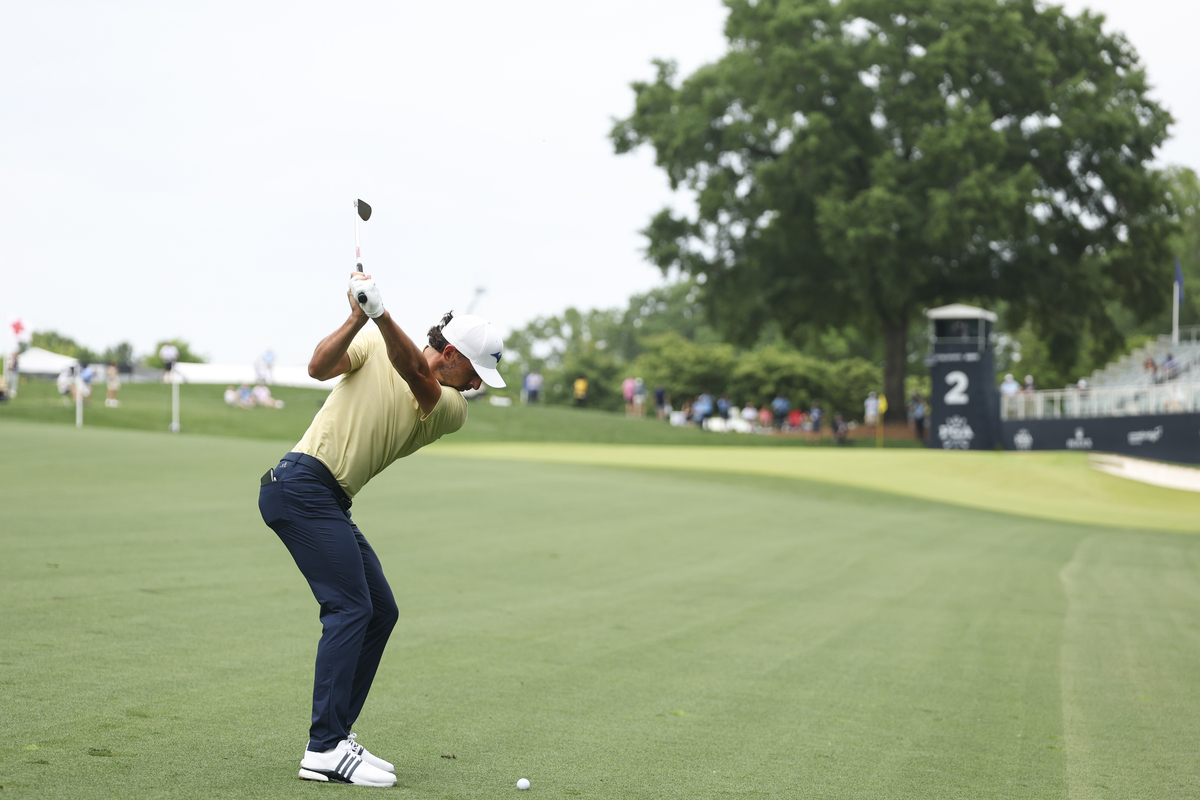 高尔夫球打出小鸟球