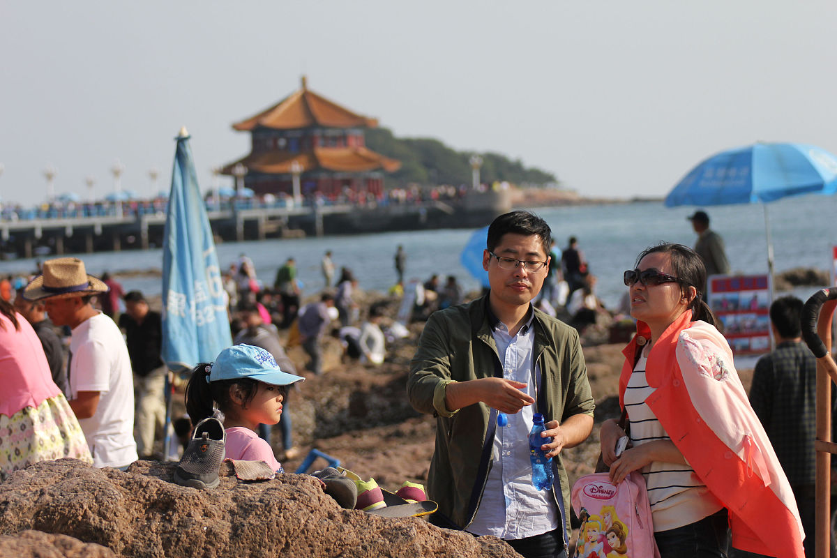 五一放假准备出去玩；一共7天时间考虑上海出发意向目的地有青岛、连云港、烟台等地能否帮我制定一套攻略