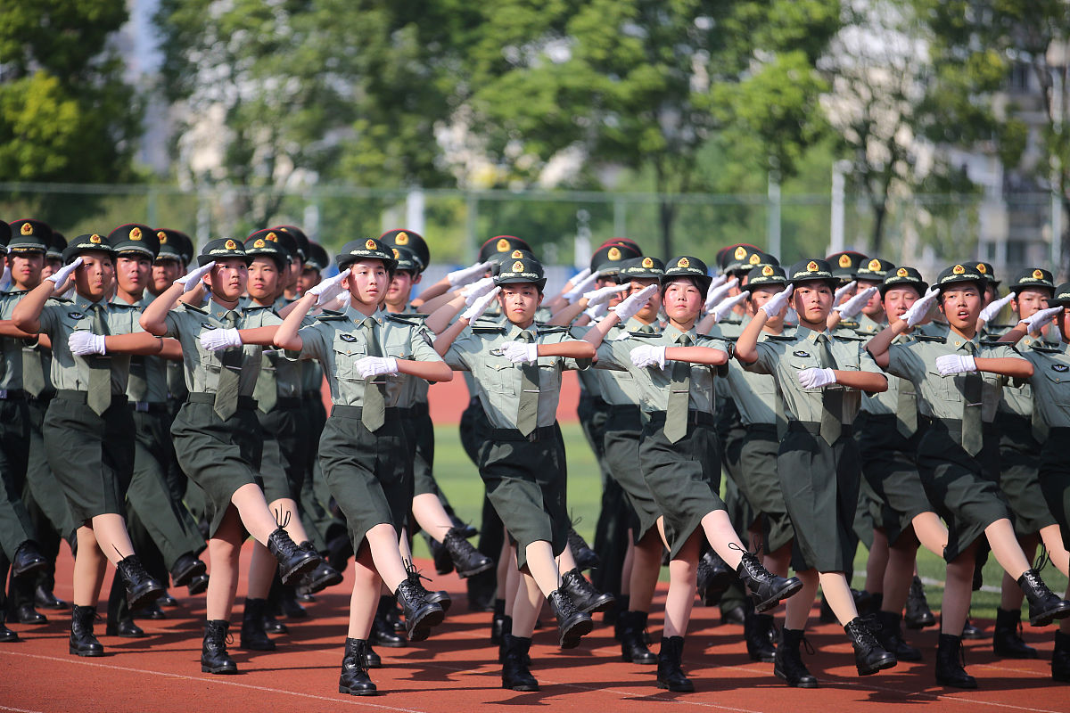 军训队列考核简报：展现训练成果，强化纪律意识
