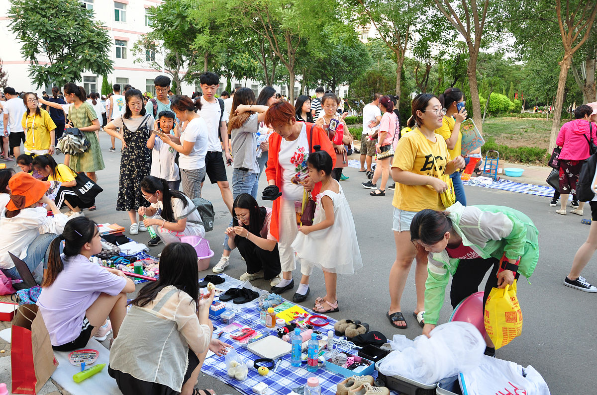 打造人气爆棚的跳蚤市场：完整策划方案指南