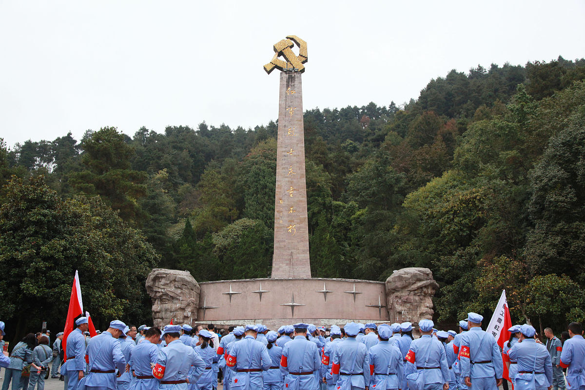 中国第一个农村革命根据地是哪个？