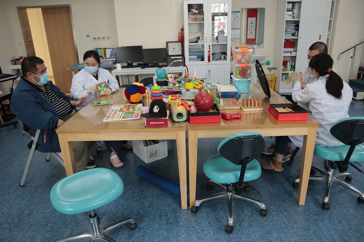 贵阳卫生学校分享：社区康复与社区医疗的区别