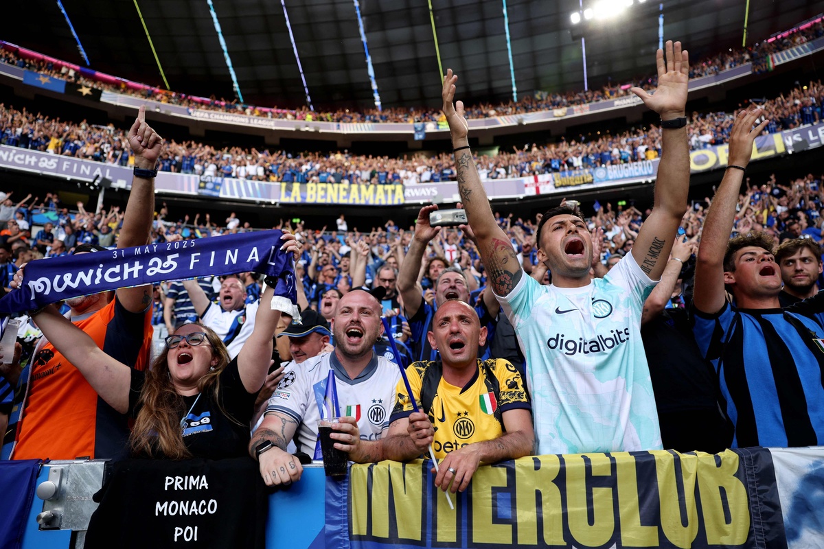 皇马球迷的安慰：'至少你们赢得了国王杯' 解释 CDR 和 HaHaMadrid