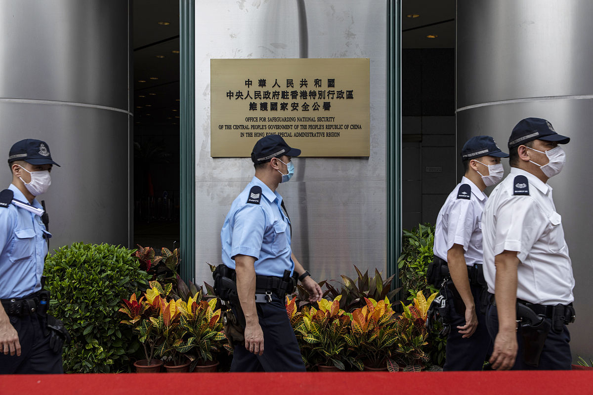 写一份十大国门卫士时事述评一千字