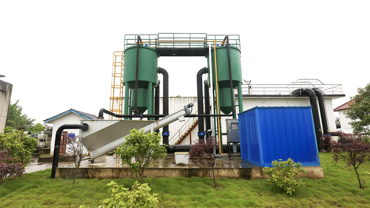 写一篇关于污泥膨胀处理方法的论文