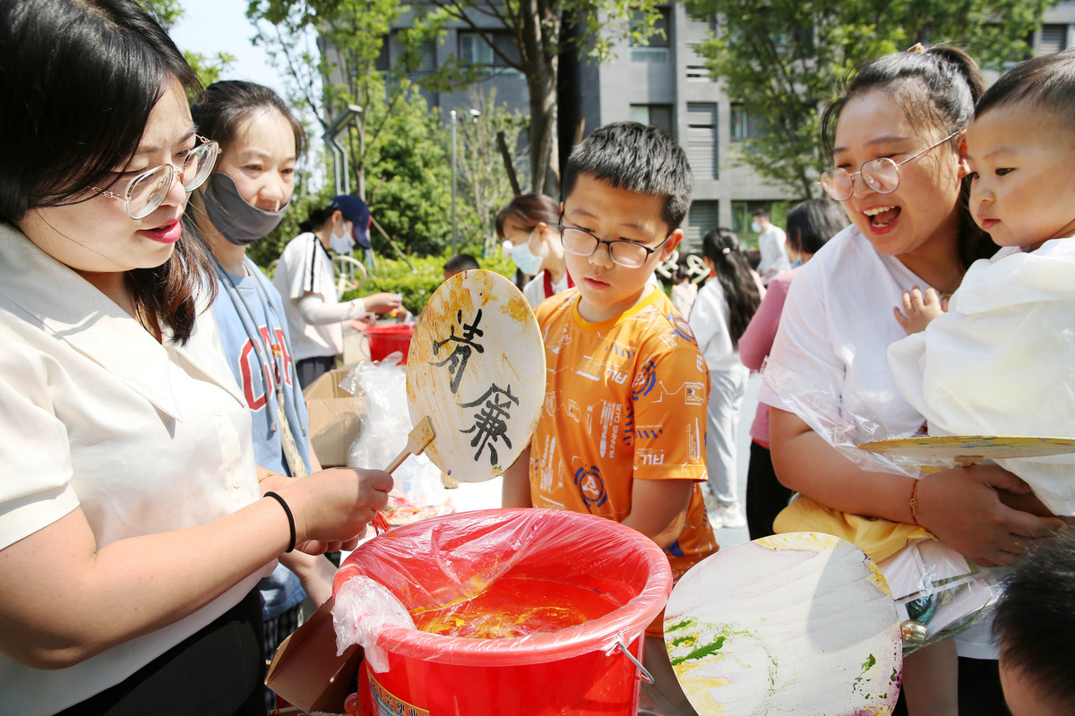 在三下乡社会实践活动体会到了客家文化