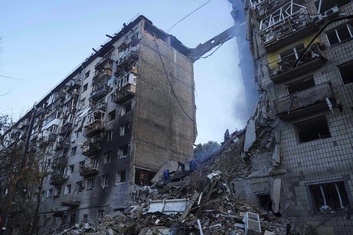 房子强拆了找谁｜房子被强拆了怎么找媒体曝光的 要求：创建一篇1500至2000字的解决方案