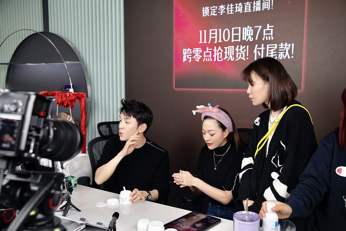 李佳琦花西子事件：虚假宣传引发的争议与反思