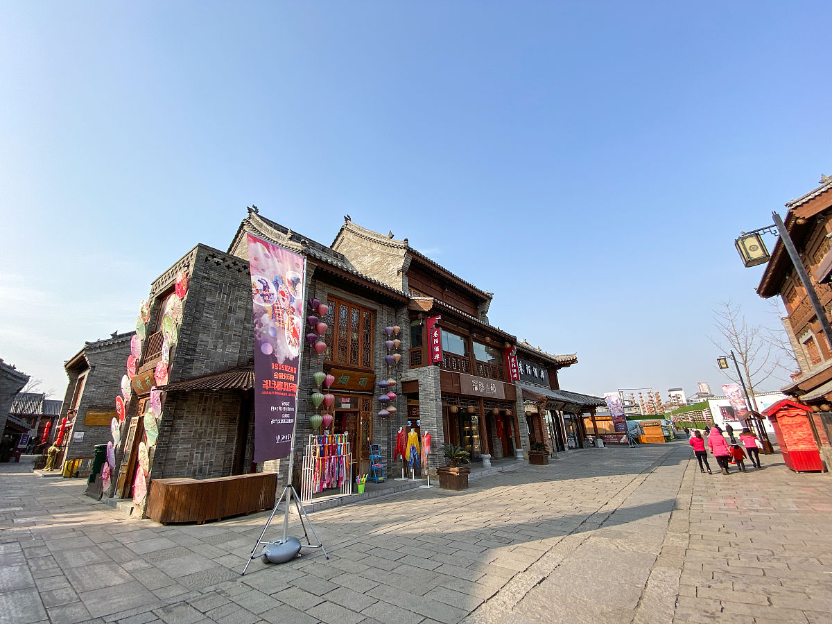 我去洛阳旅游 帮我写发微信朋友圈有文艺的文案