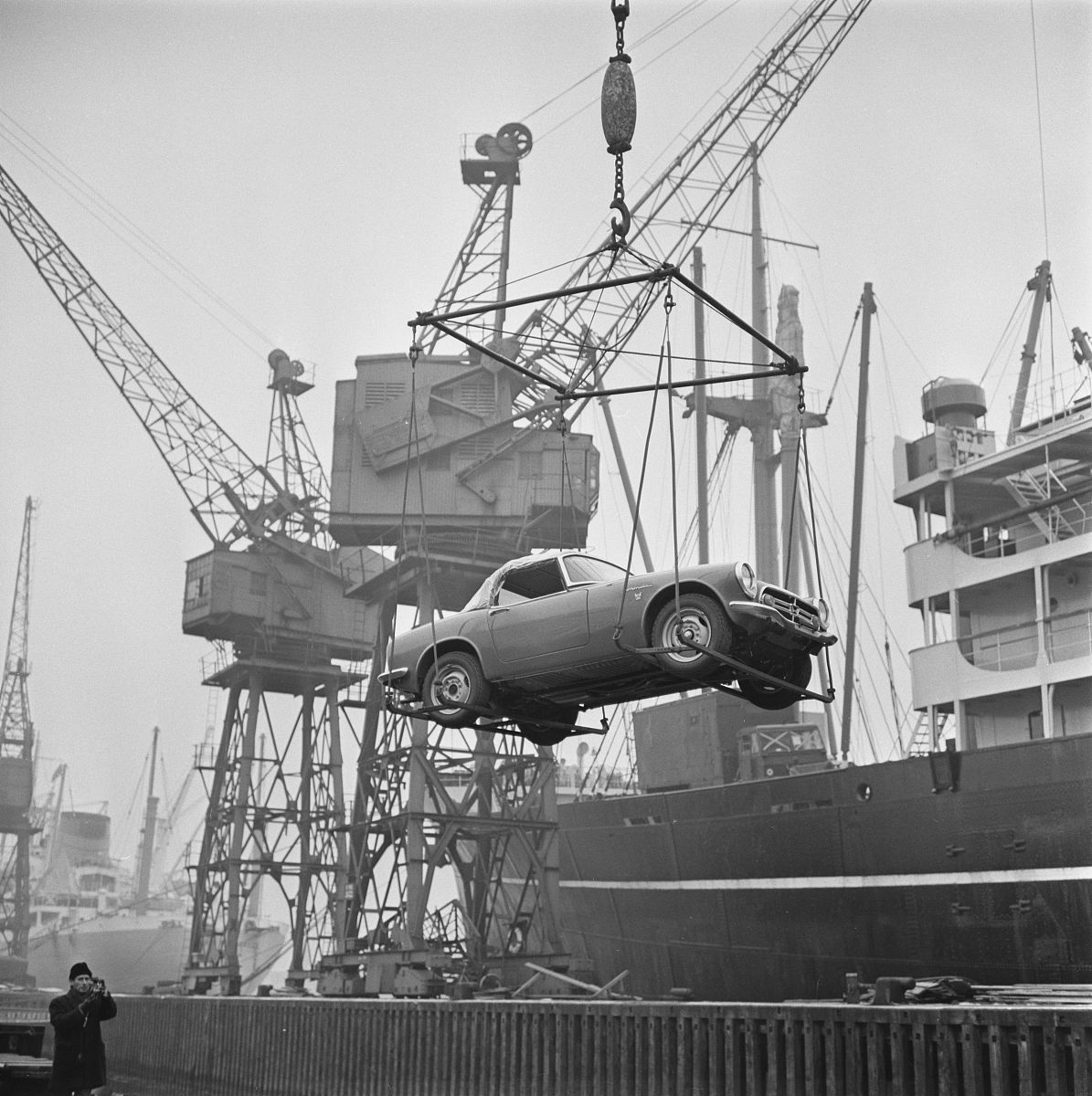 The discharging was completed at 1610hrs on July 8 and cargo quantity & quality delivered was satisfactory according to the terminalThe vessel sailed off Huanghua port smoothly at 2000hrs on Jul