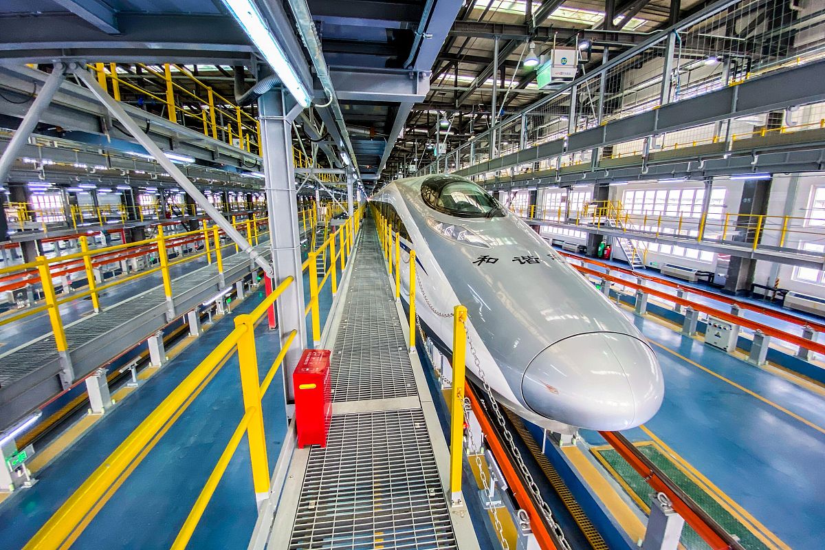 铁路车辆技术专业就业前景分析：广阔前景与激烈竞争