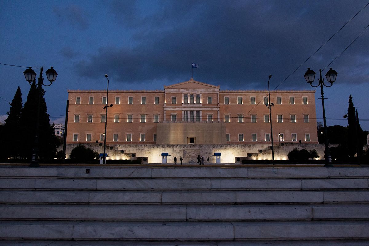 重庆初中毕业生报考卫校指南：条件、专业选择及就业前景