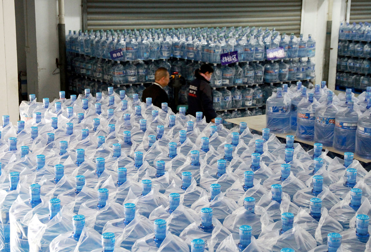 写一篇一次性桶装水的营销文案要突出安全健康便捷搭配图文信息