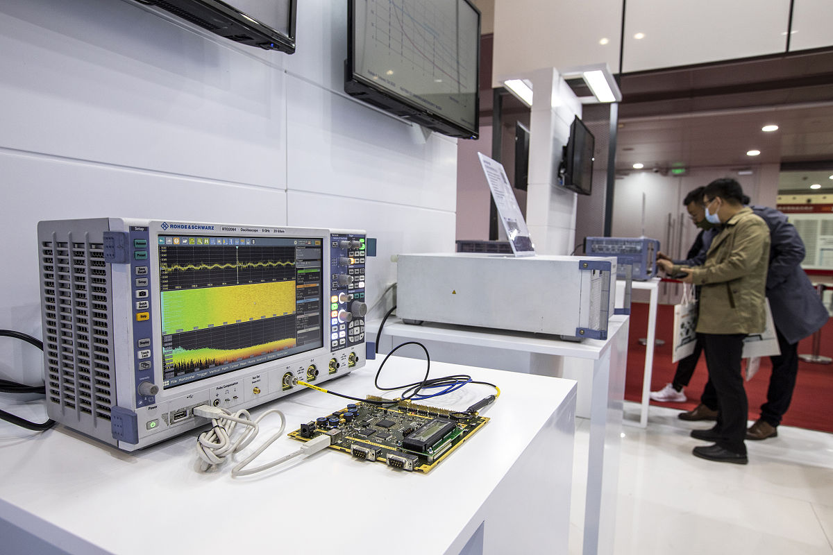 基于频域的信号分离方法：滤波器与频谱重叠问题