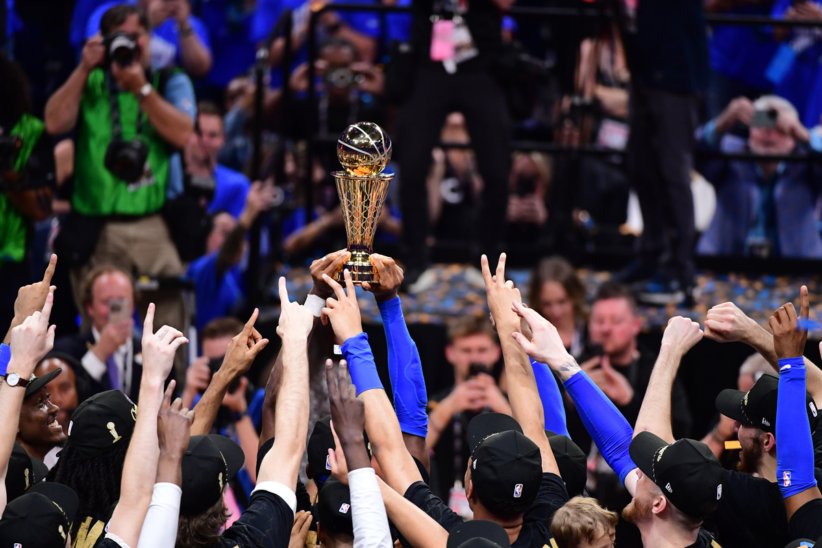 斯蒂芬·库里荣誉：两届总冠军，两届MVP，全明星和更多