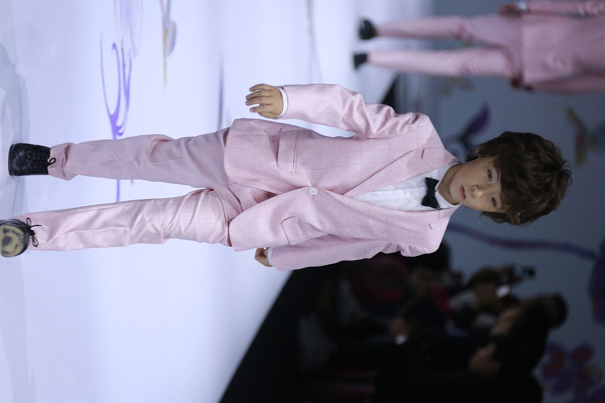 逆境崛起，追逐梦想：一首关于希望和坚持的歌