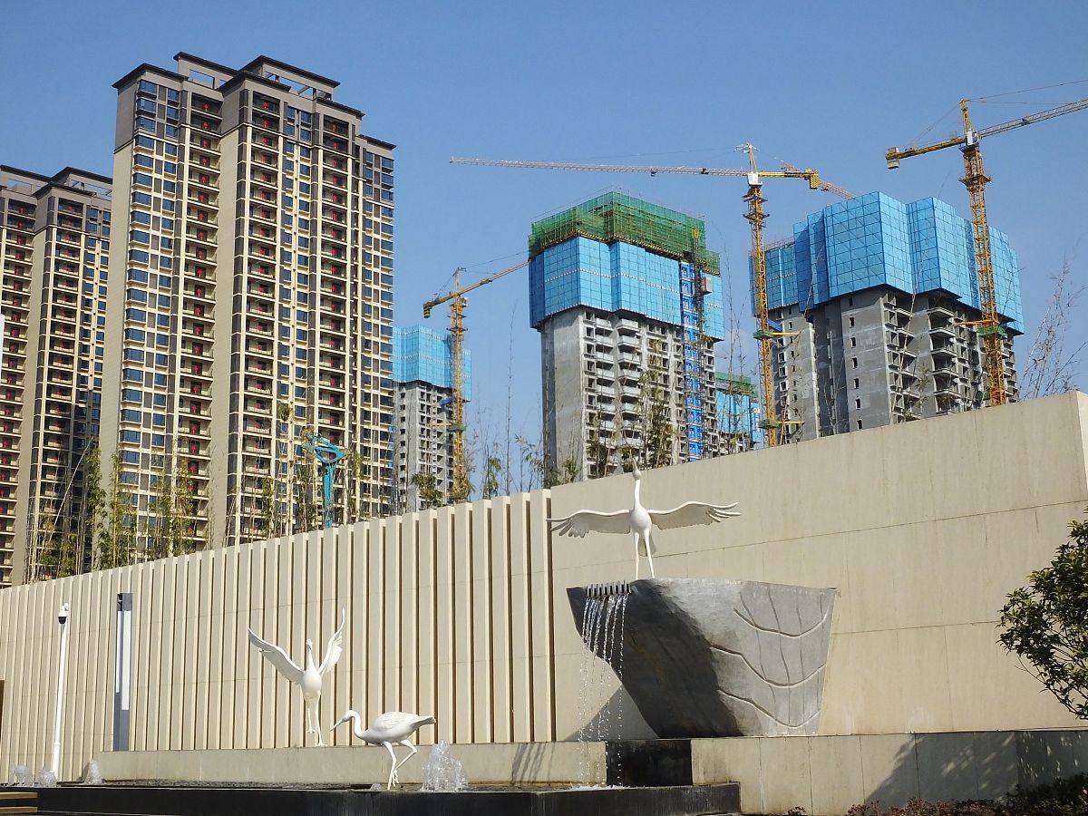 沁耀府和之彩城哪个好回答加拓展。