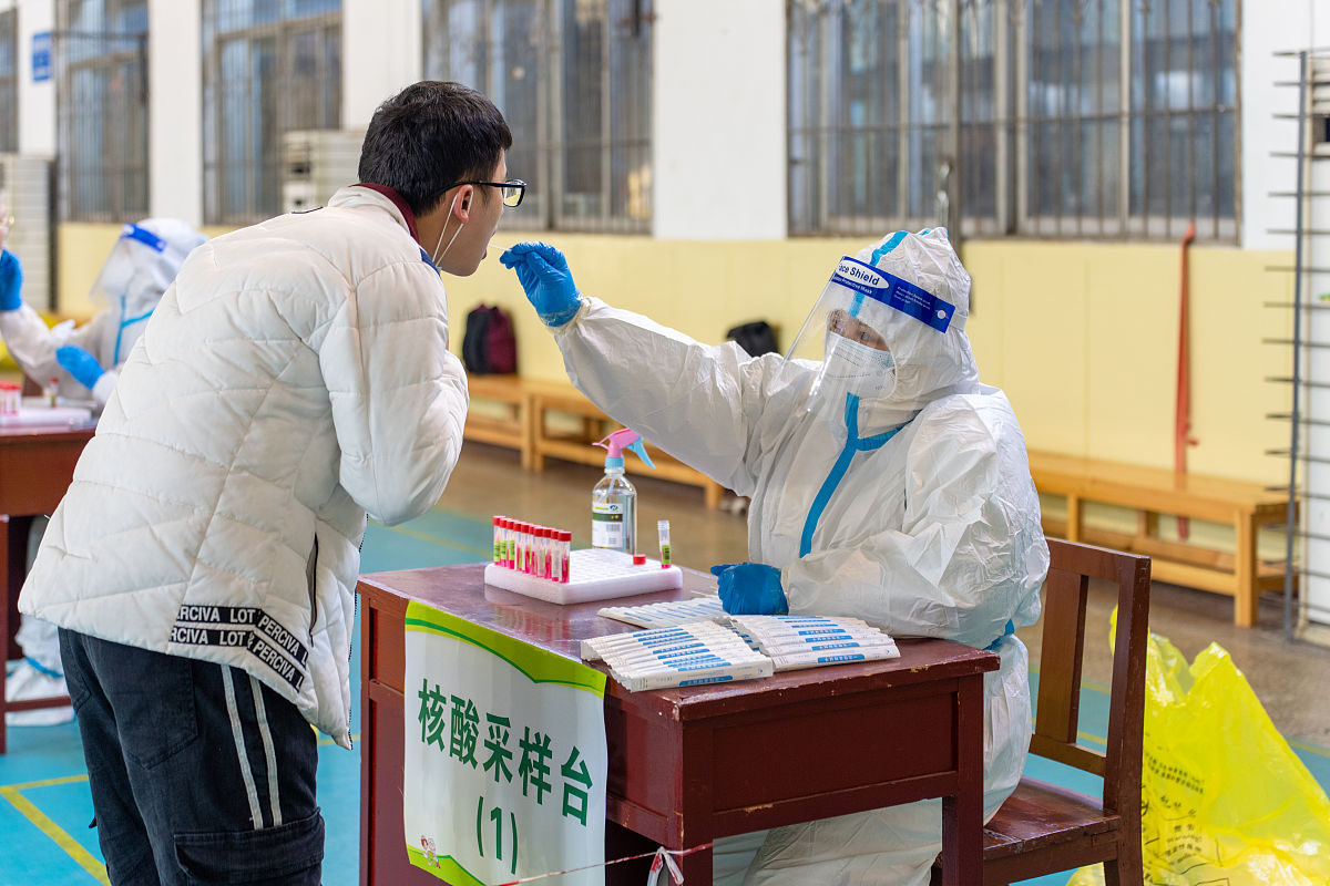 新冠疫情下大学生人格特质、社会支持与应激反应关系研究