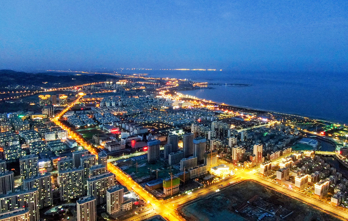2021年2月15日,山东日照,航拍港城夜色.