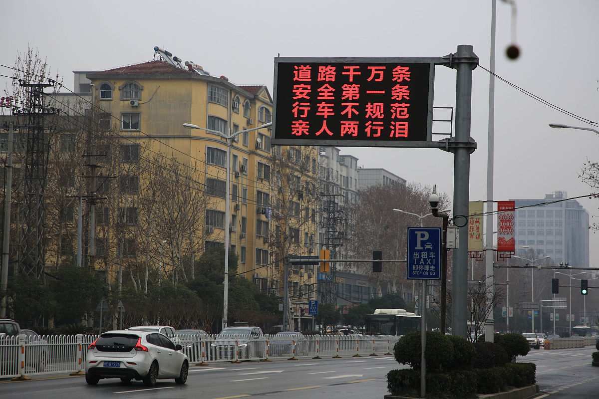 《流浪地球》2影评评电影主题思想并取一个简短符合主题的名字不少于2000字。