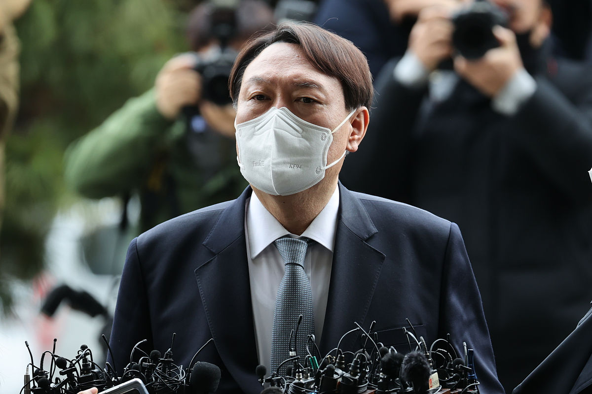 以我身边的法治故事为主题写一首诗歌。