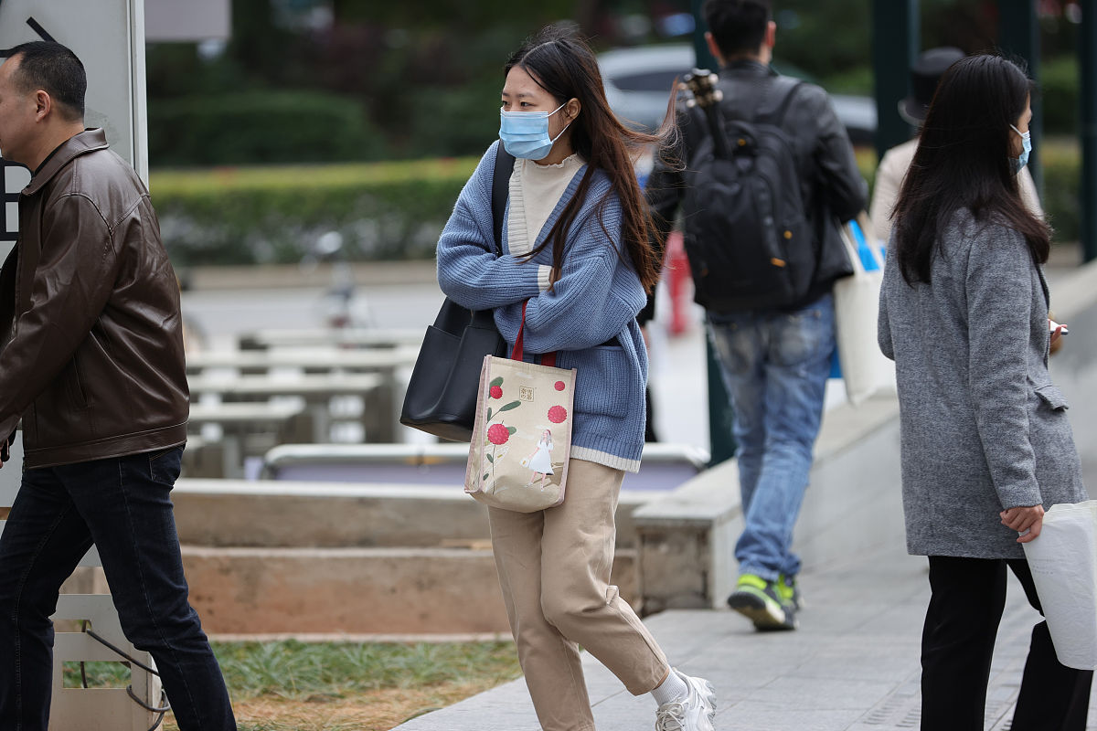 广州冬天穿的衣服跟北京夏天穿的衣服有什么区别？
