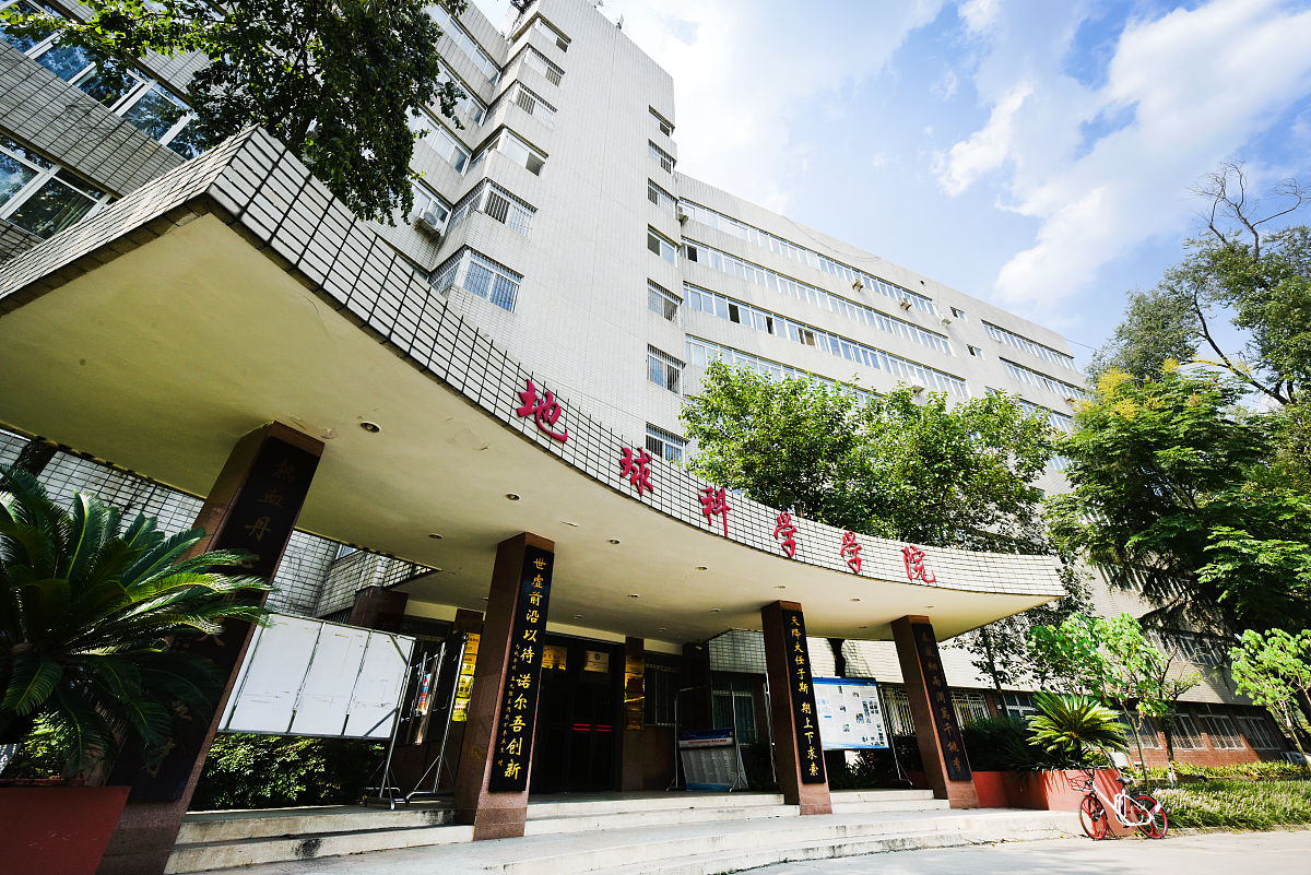 成都中医药大学附属医院针灸学校龙泉校区怎么样？就业前景如何？