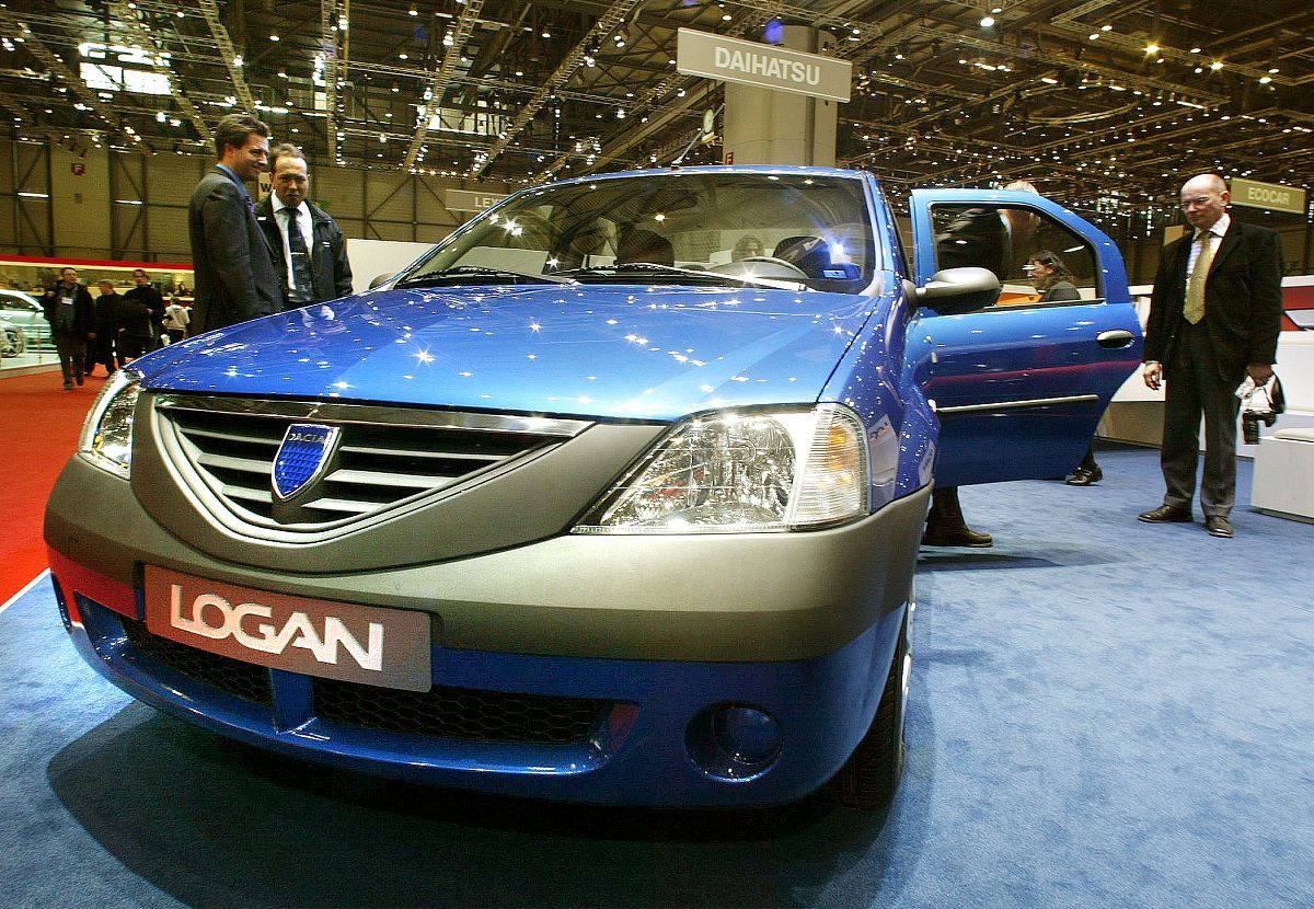 2005年3月2日,第75届日内瓦国际车展.雷诺logan dacia经济型轿车.  ㏄