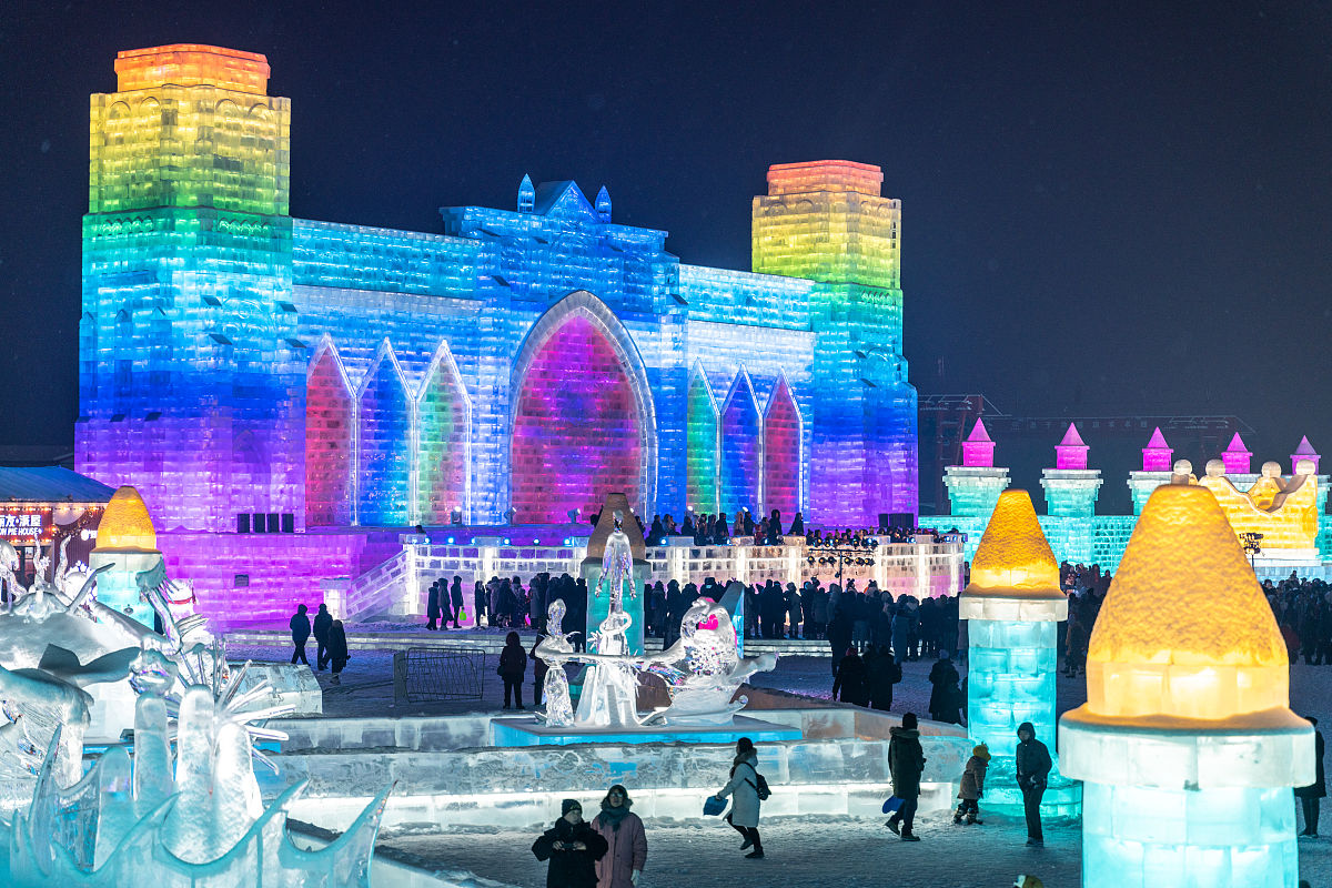 翻译中文The place I would most like to go is Heilongjiang Located in the northeast of China it is famous for its beautiful scenery and rich cultural heritage I am fascinated by the stunning ice sculptures