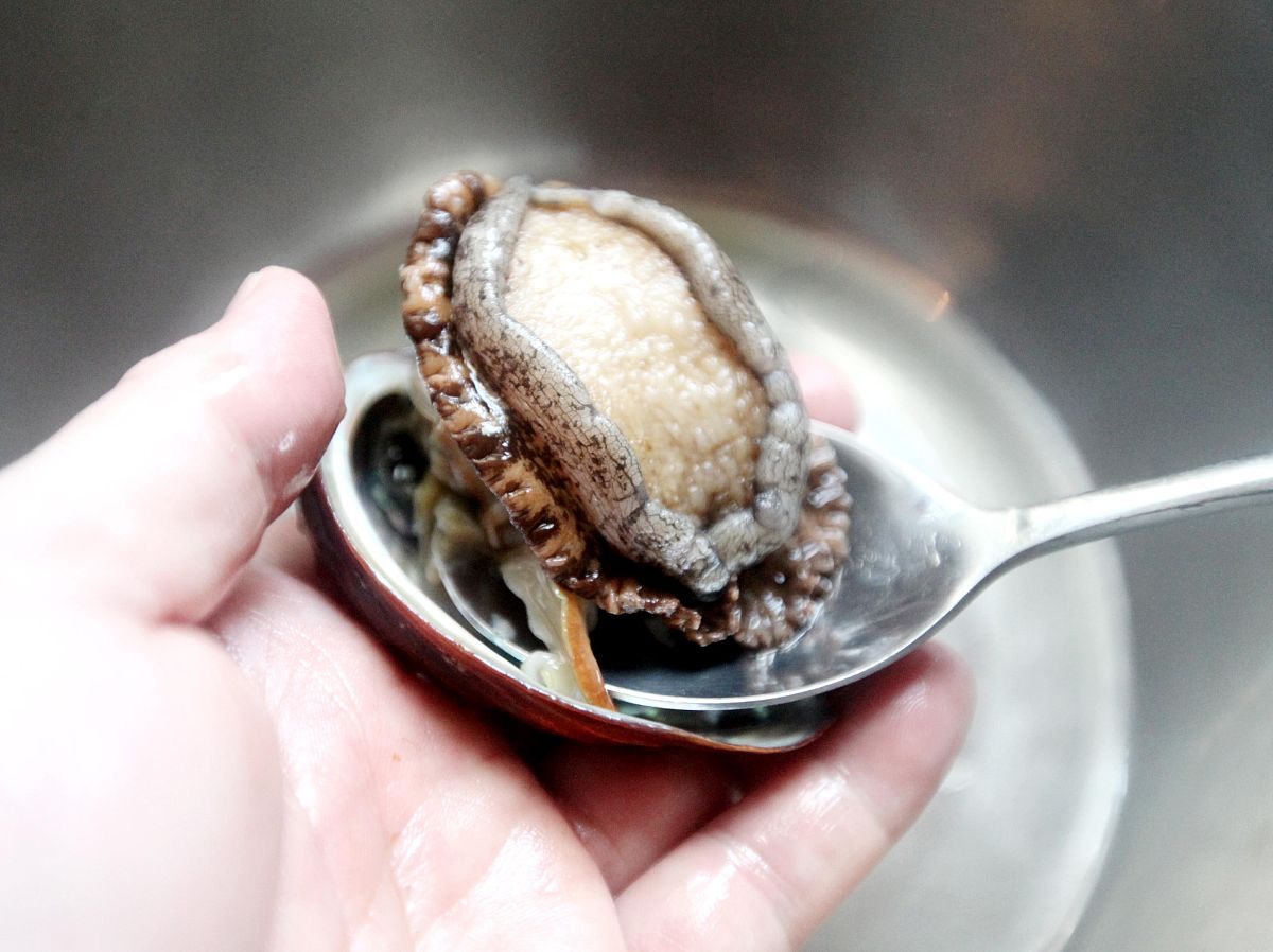 鲍鱼煮多久才熟？不同种类、大小、烹饪方式的最佳时间指南