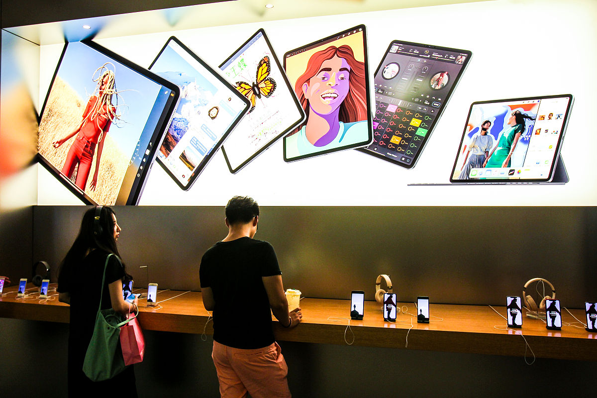 苹果13有时候要黑屏修一下多少钱