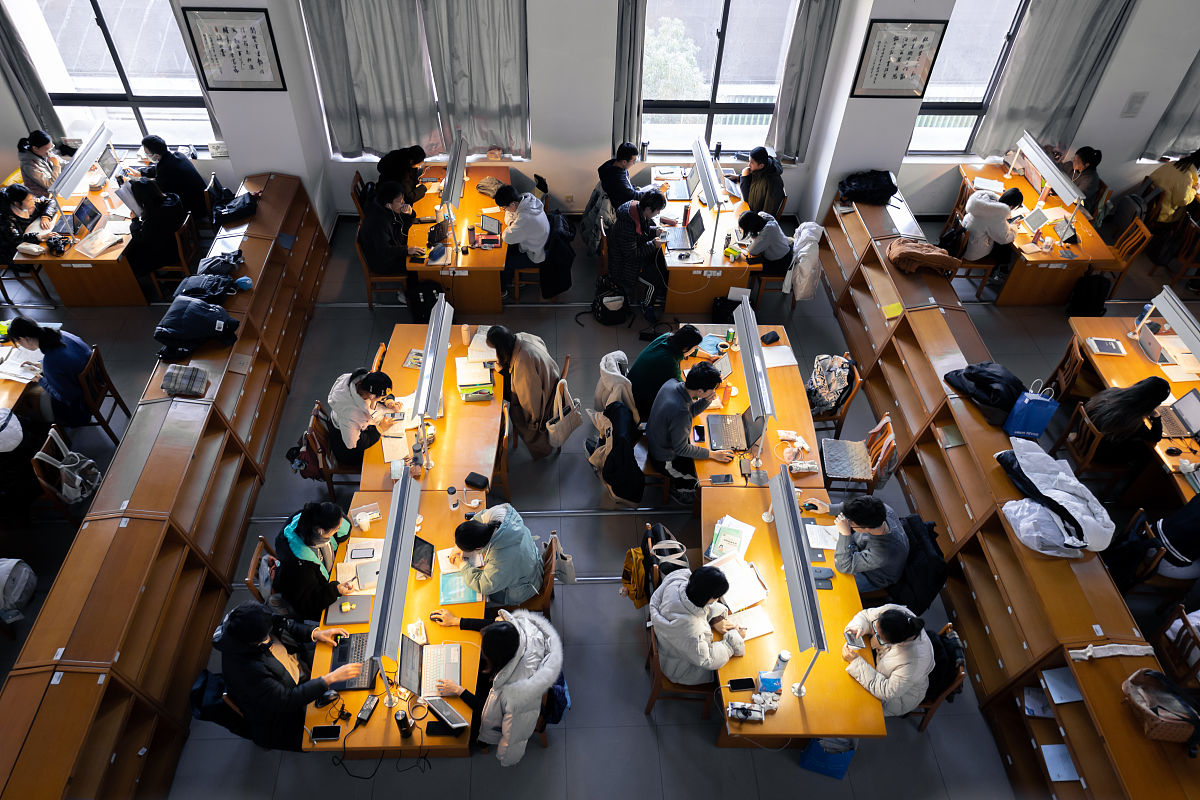 遵义中专生能考大学吗？升学途径及备考建议