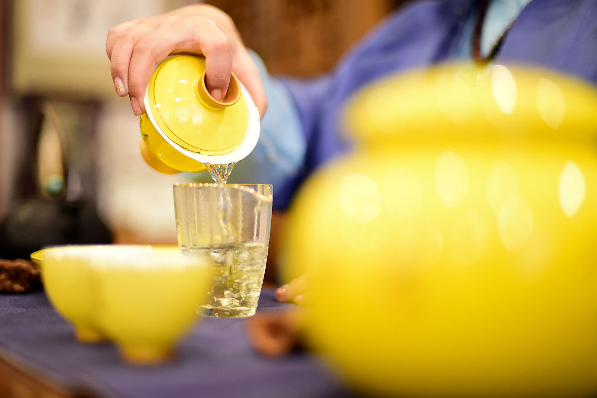 零点以后喝白茶好吗？时间、咖啡因、睡眠影响分析