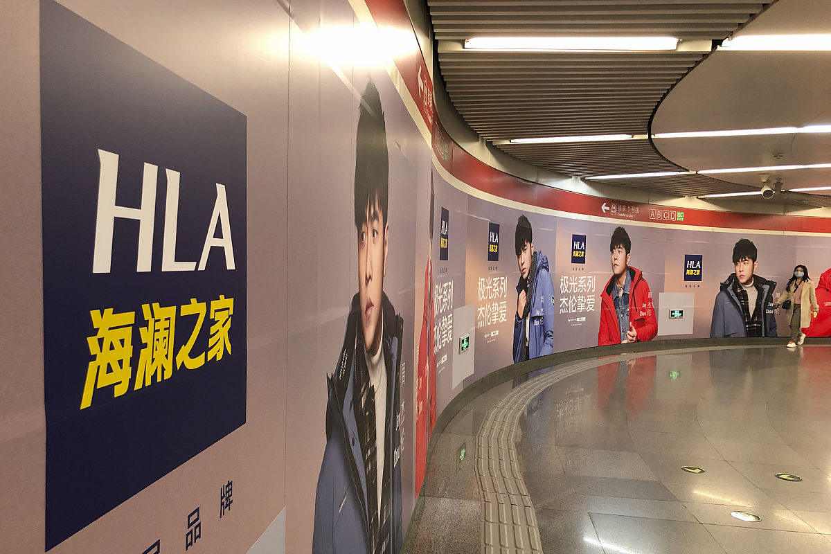 用一段话简述地铁公司的传播媒介按照不同分类标准可以分为哪些类型？