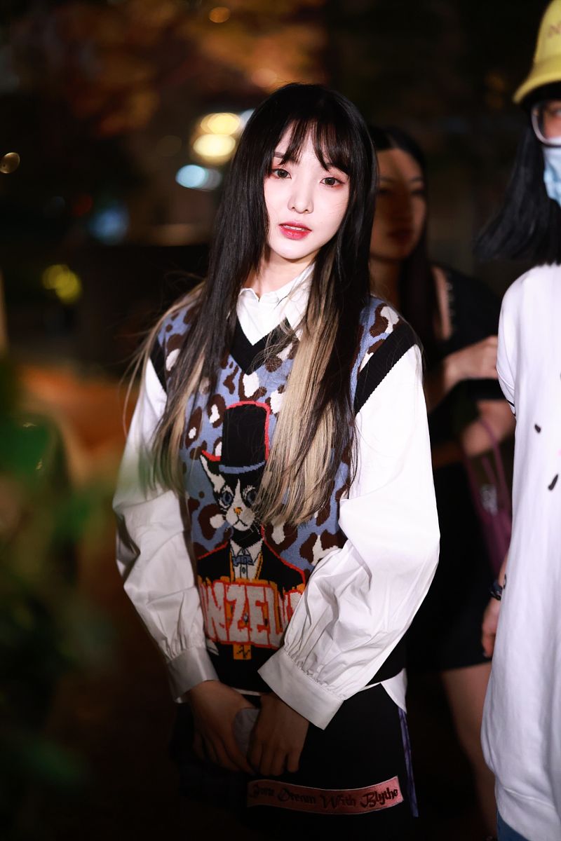 1300字赞美一下我们的陈彬莹小姐姐。