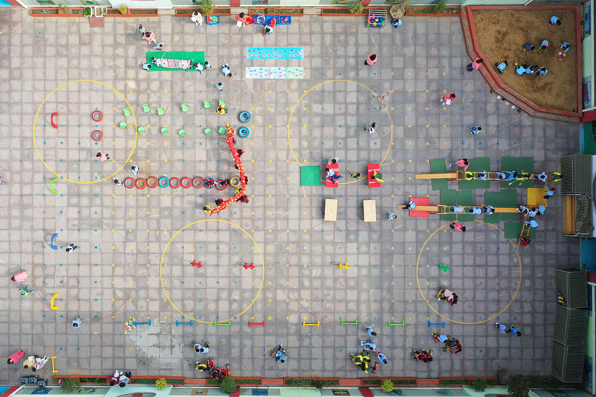 请帮我写一个有趣的2D游戏