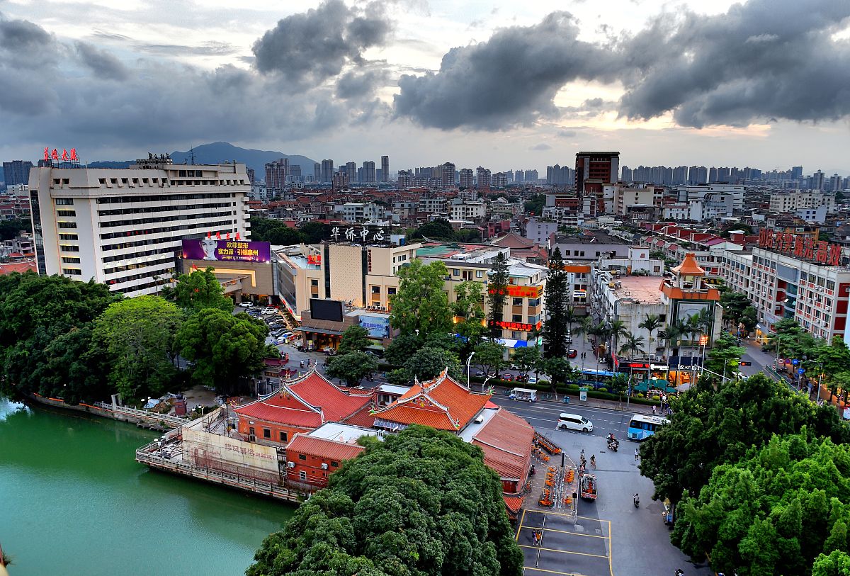 4月5日泉州百源采购的6米龙门式洗车房发货。根据上面内容帮我起一个视频标题