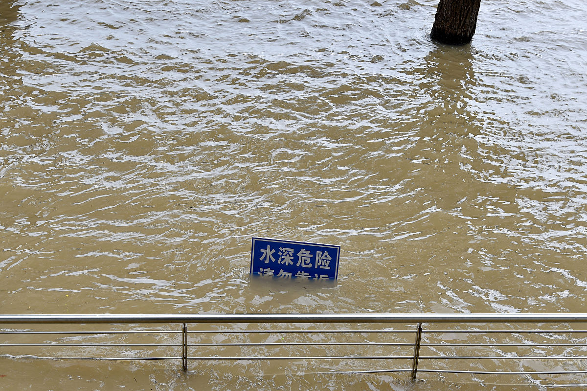2020年7月13日,江苏南京,长江南京站水位持续上涨一度达到今年以来最