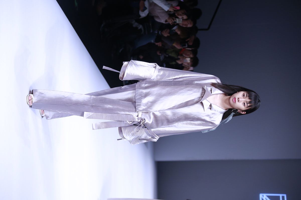 请以刚刚劳动完大学生的身份写一篇劳动实践课程日志