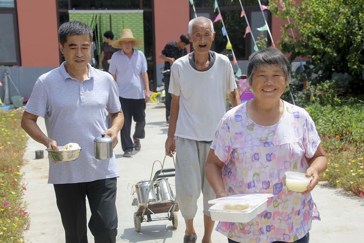 爸爸和小亮年龄差问题 - 解题步骤和答案