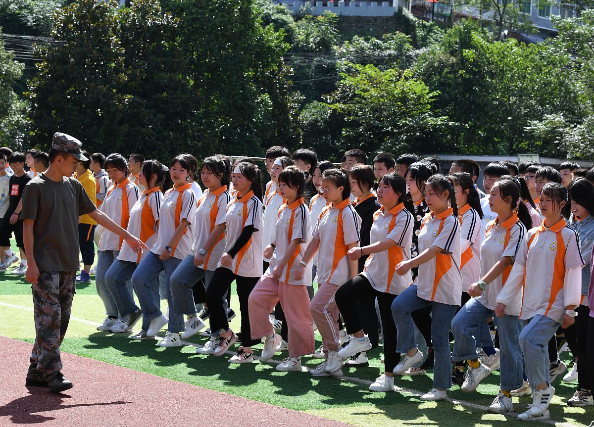 他强任他强清风拂山岗