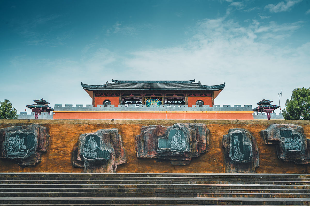 寻找有文化背景和历史渊源的名字：孔子 (Kǒngzǐ)