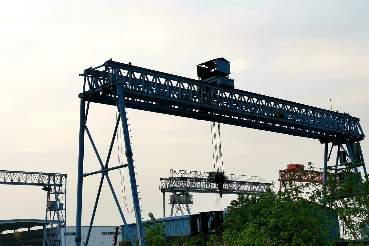 武汉建筑工程公司分公司优势：地理位置、市场需求、技术实力、人才资源、政府支持