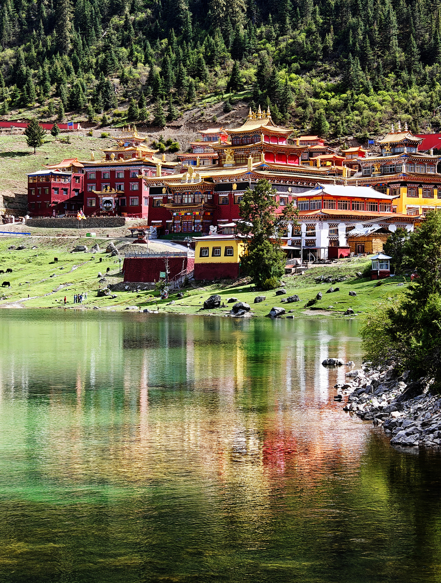 香格里拉旅游的特色