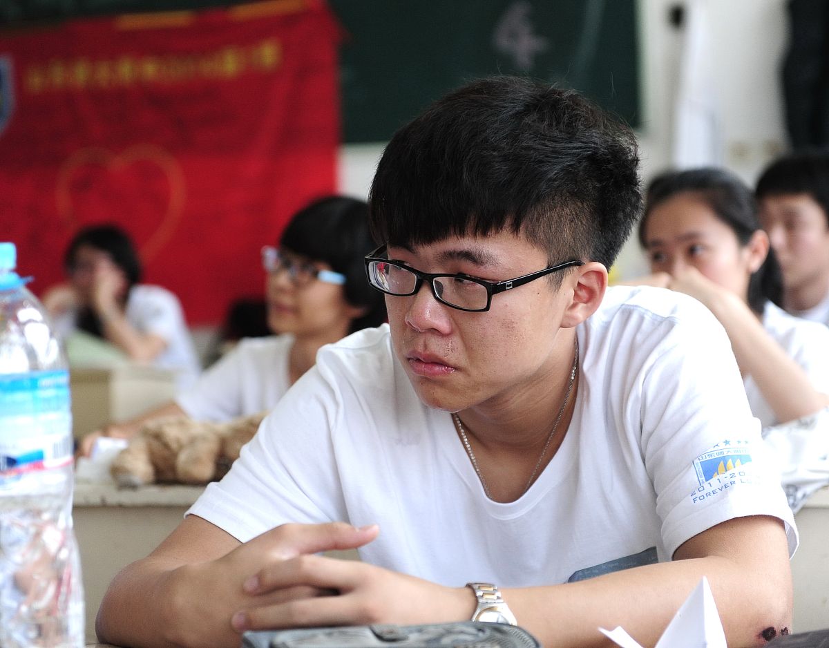 毕业演讲第一段开头第二段写感谢母校第三段感谢老师第四段感谢同学第五段总结200字