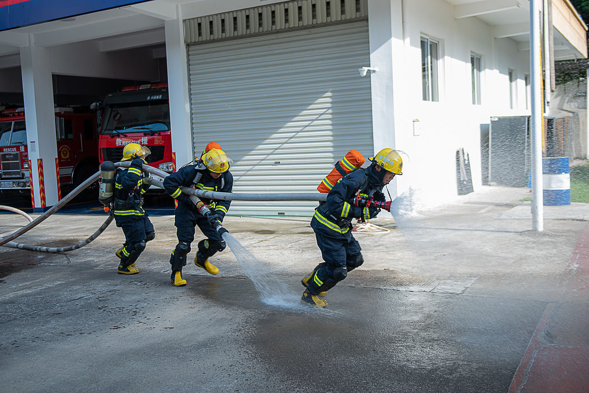 请列五个关于消防岗位练兵的标题，要求对帐工整