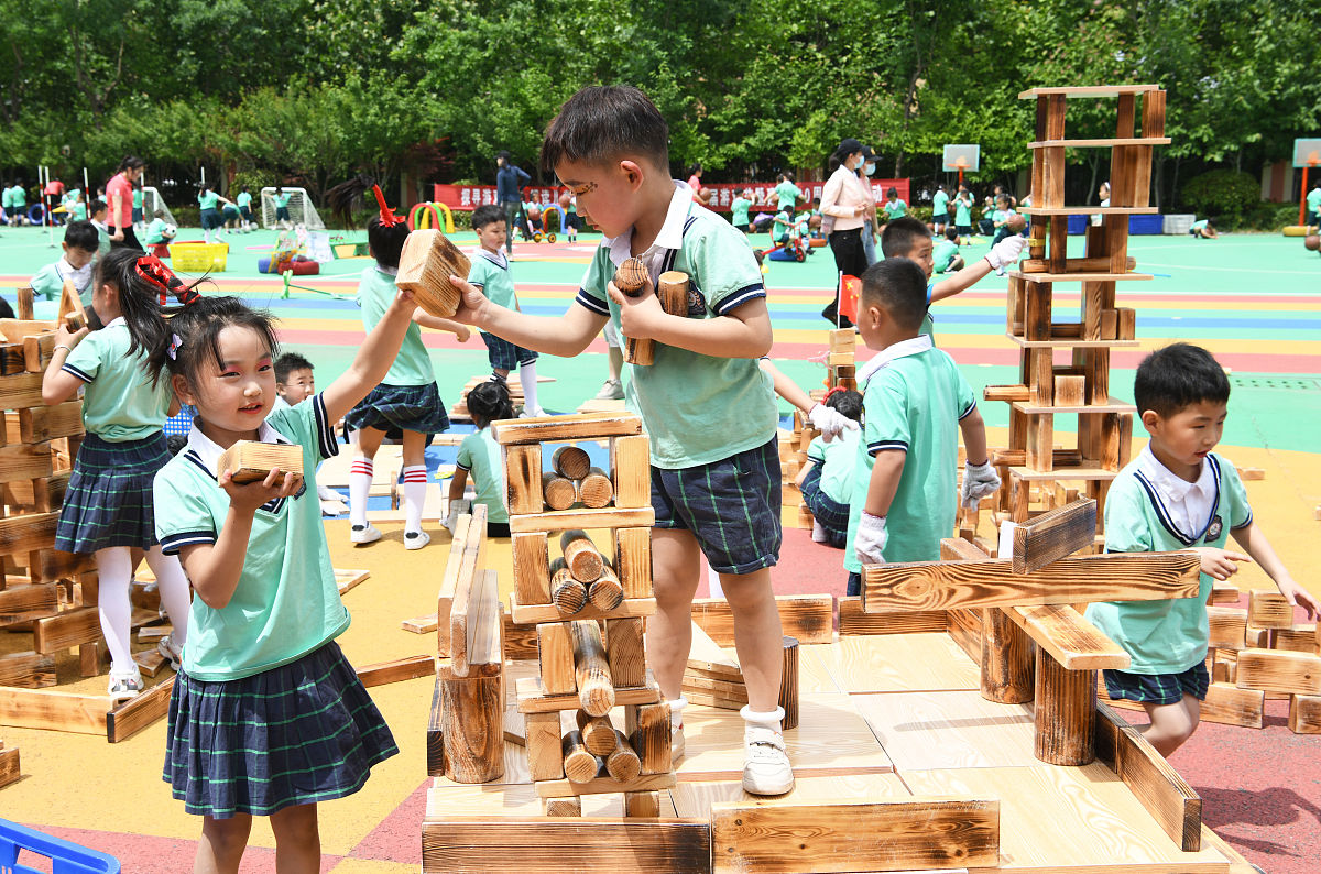 幼儿户外自主游戏计划：丰富多彩的形式