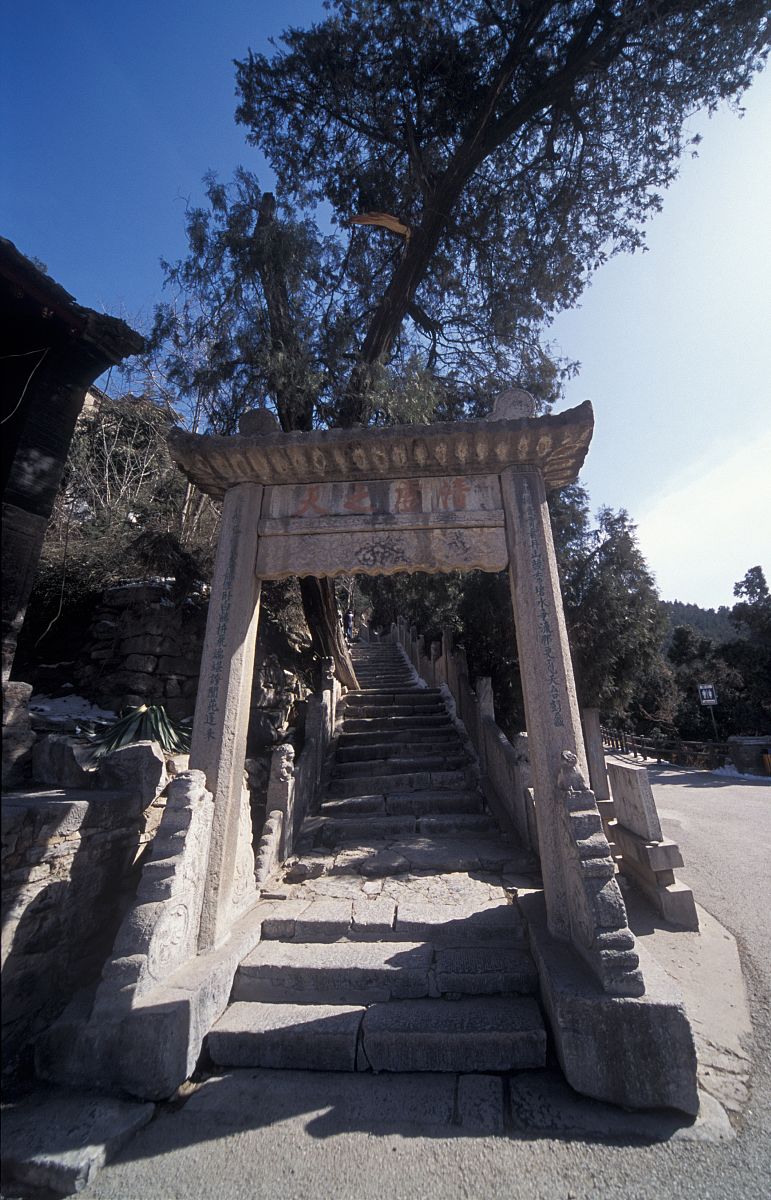 铜川中专学校专业介绍：机械、建筑、商业、文化艺术、教育等