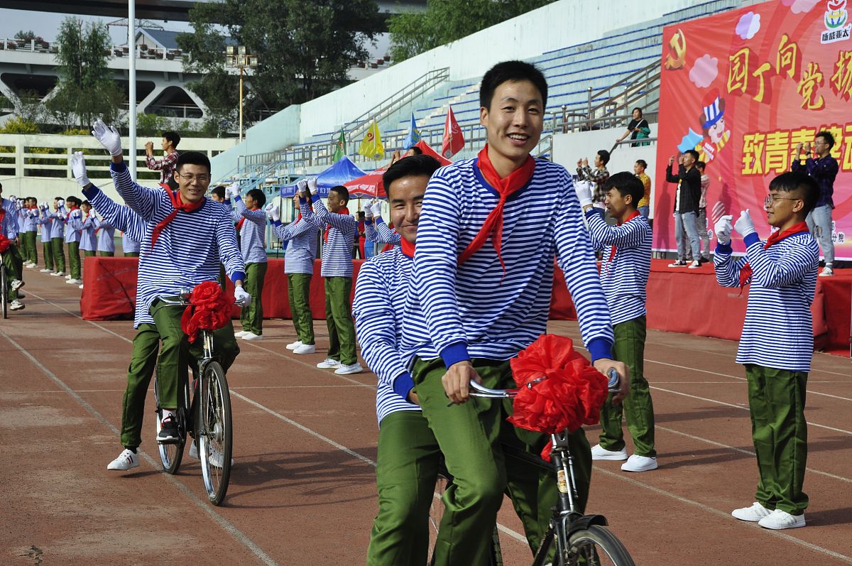 成都幼师学校如何吸引更多男生报读？